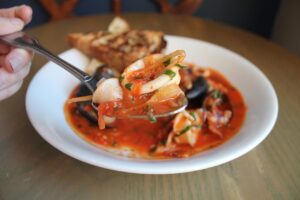 Kochen an Bord Mediterrane Fischsuppe
