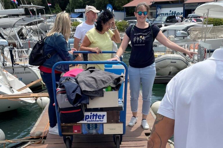 Preparar la maleta para las vacaciones a vela