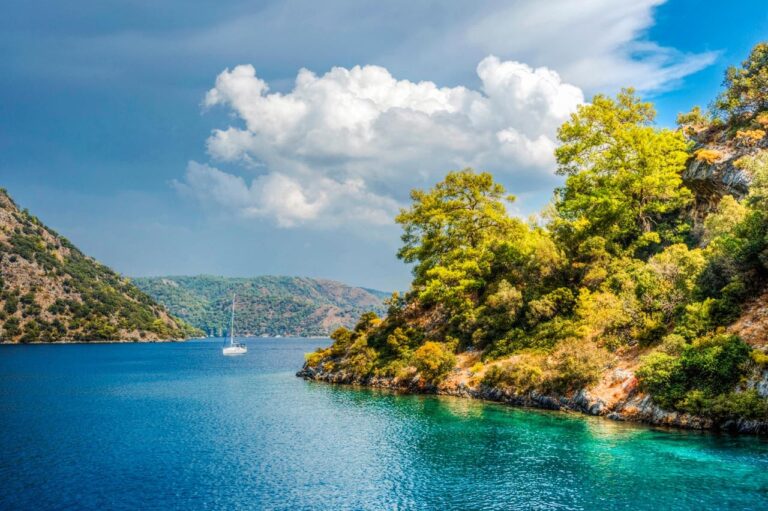 Schöne Bucht in der Türkei beim Segeln ab Göcek
